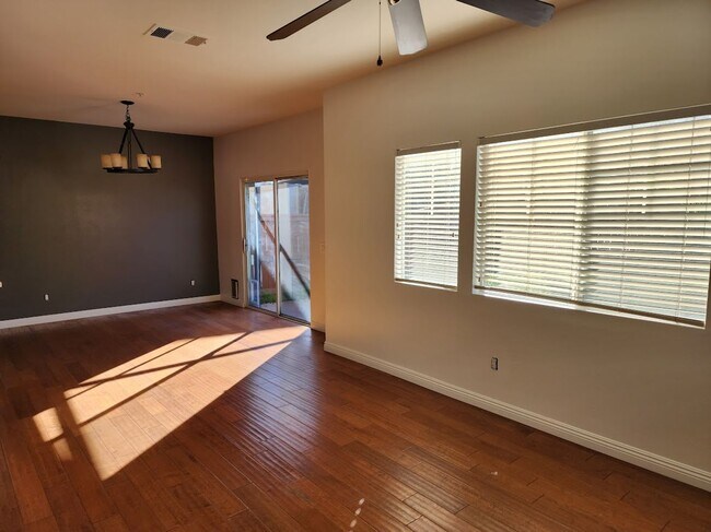 Foto del edificio - South Temecula 3 Bedroom Townhome with 2 C...