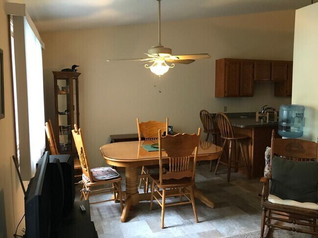 Building Photo - 407 Wood Way