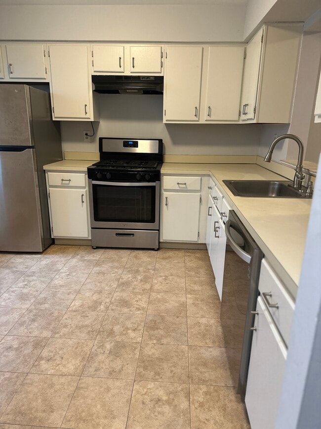 Building Photo - 1027 Schmidt Ln