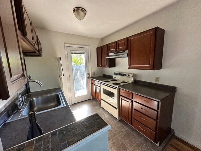 Foto del edificio - 180 E 28th Ave