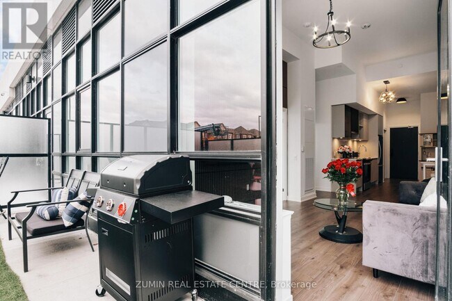 Building Photo - 395 Dundas St W