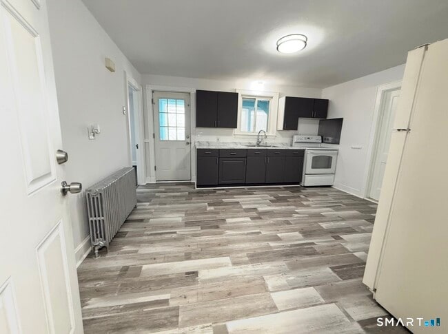 Building Photo - 8 Garden St