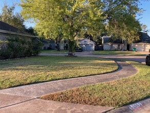 Building Photo - 3002 Avanti Ct