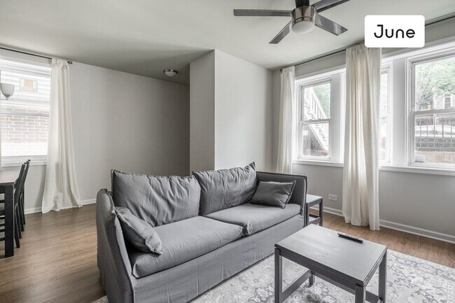 Foto del edificio - ROOM ONLY in 3-bed/1.0-bath Home
