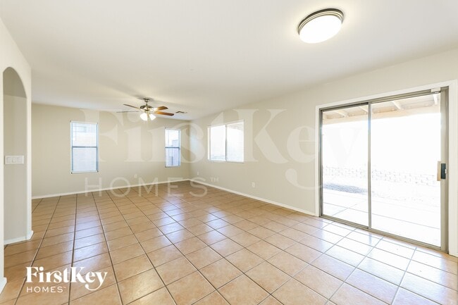 Foto del edificio - 12922 W Holly St