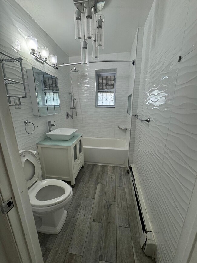 Baño - 1470 Needham Ave