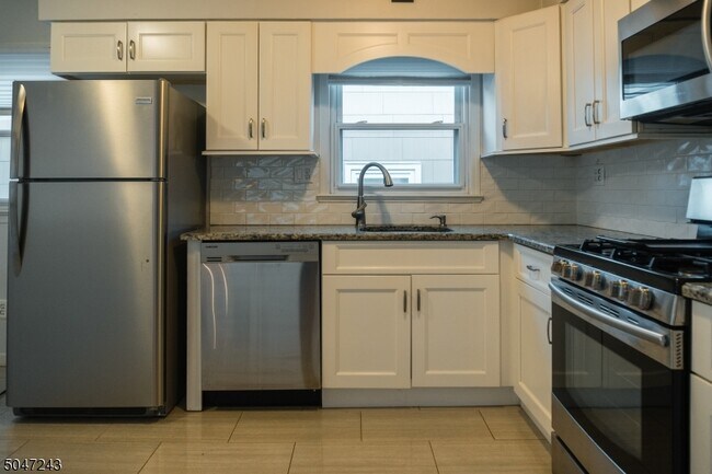 Foto del edificio - 490 Forest St