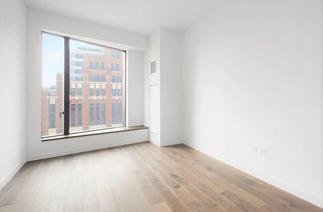 Building Photo - 11 Hoyt St