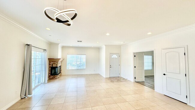 Building Photo - Great Single Story Home Minutes from Everything in Quiet cul-de-sac Street & Neighborhood Locatio...