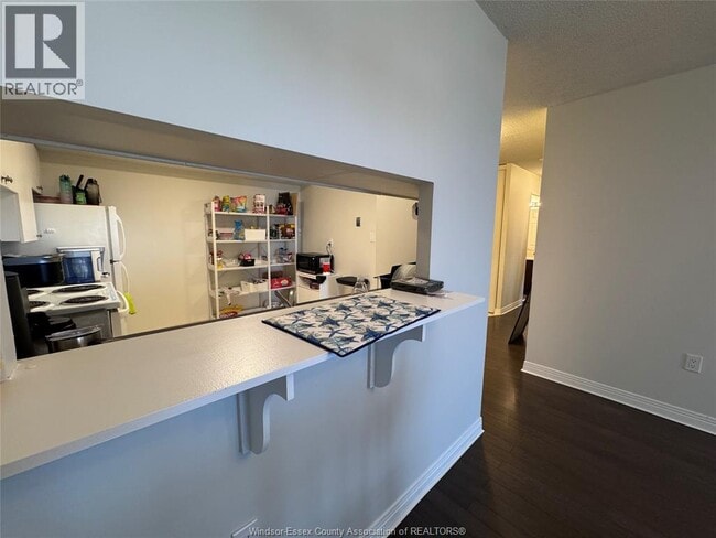 Building Photo - 75 Riverside Dr E