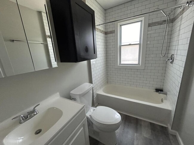 Building Photo - 81 Mariemont Ave