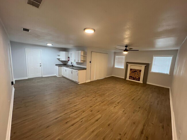 Foto del edificio - 314 McDowell Park Cir