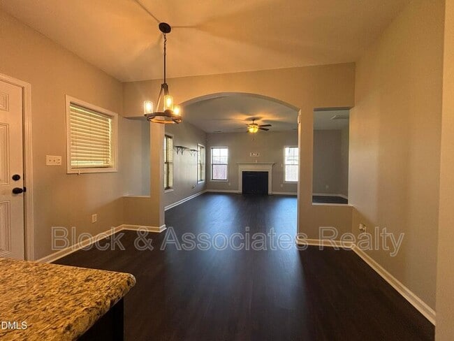 Building Photo - 438 Roanoke Dr