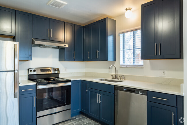 2 BR, 1.5 BA - Lower, Newly Renovated - 970 SF - North Shore Apartments