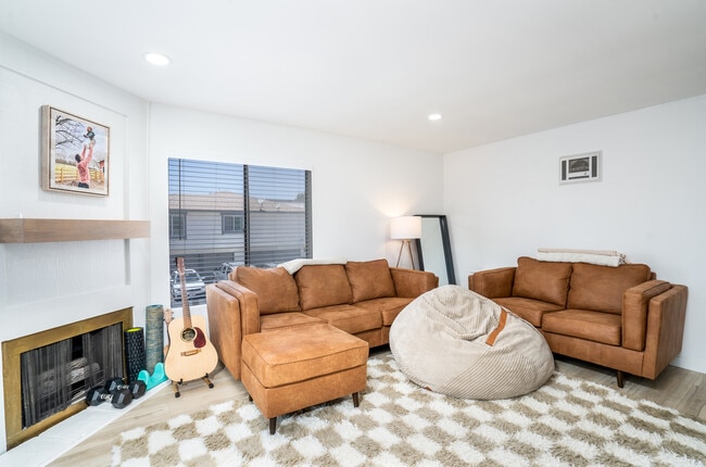 Building Photo - 3407 Del Este Way