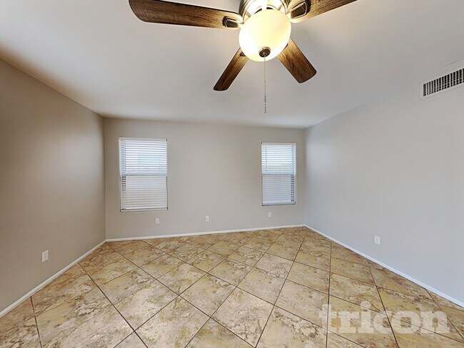 Foto del edificio - 8738 W Golden Ln