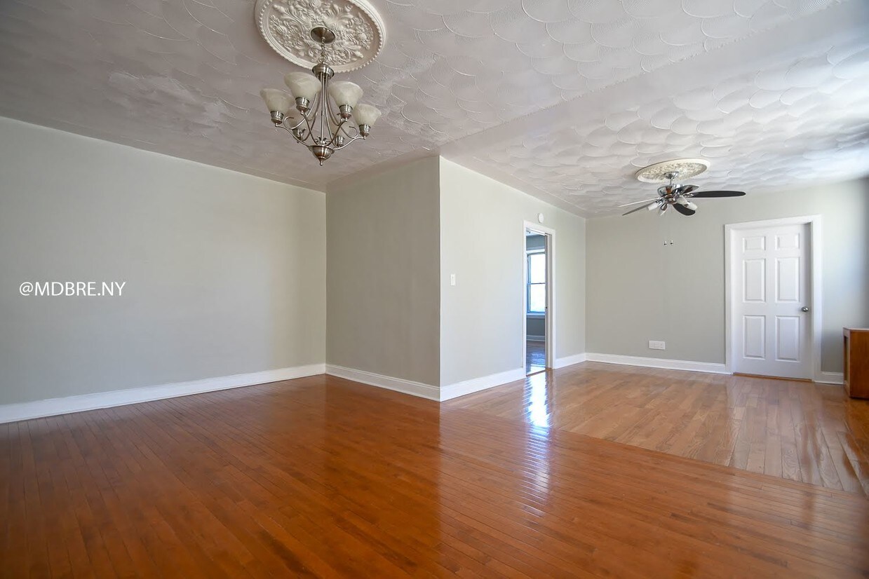 Foto principal - 1666 Montgomery Ave