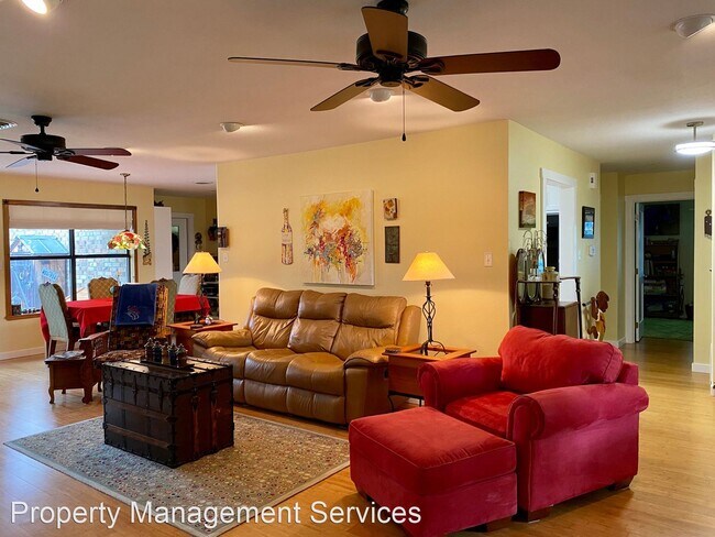 Foto del edificio - 3 br, 2.5 bath House - 622 Woodland Dr.
