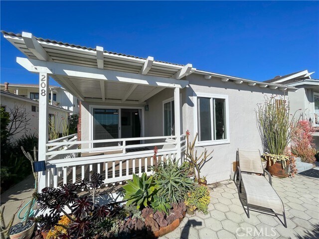 Primary Photo - 208 Cliff Dr