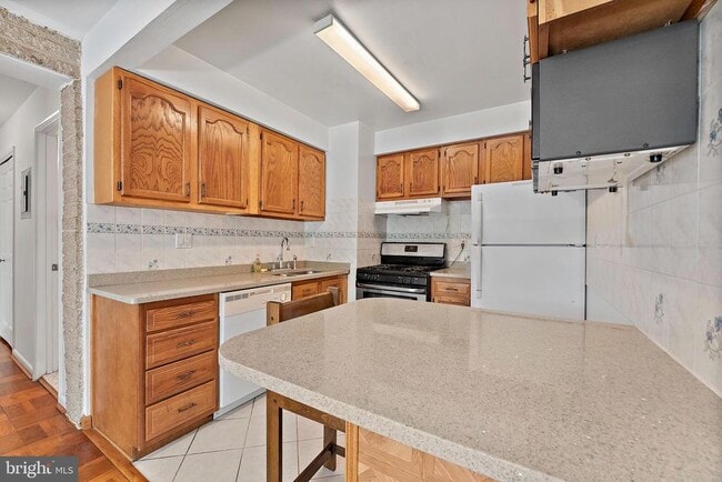 Building Photo - 4420 Briarwood Ct N