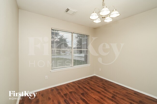 Foto del edificio - 2026 Cold River Dr