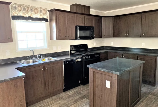 Foto del edificio - 16703 Fall River Rd