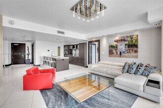 Building Photo - 200 Biscayne Blvd Way