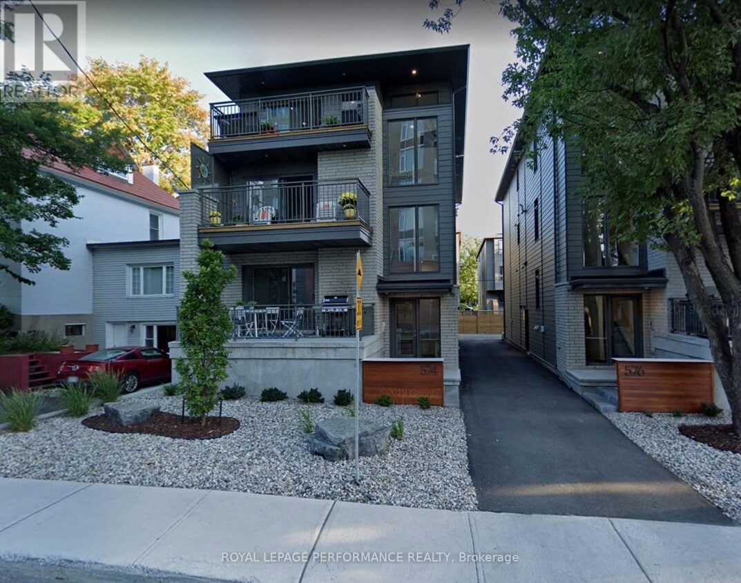 Photo principale - 574-574 Byron Ave