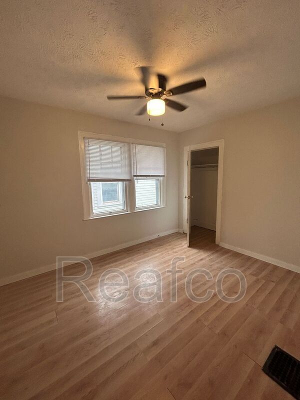 Foto del edificio - 2229 E 5th Ave