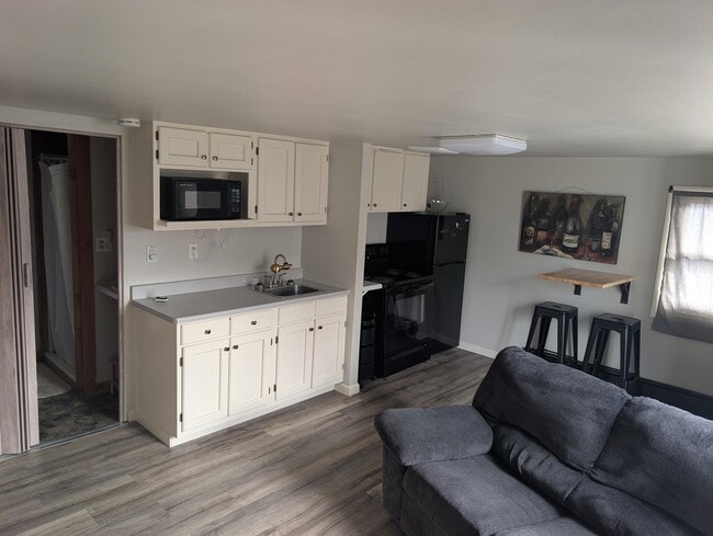 Building Photo - 563 E Main St