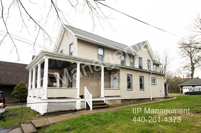 Building Photo - 579 Broadway Ave