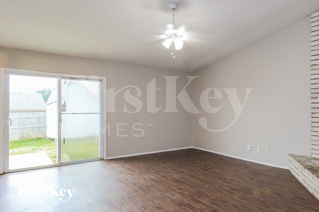 Foto del edificio - 1405 Steinburg Ln