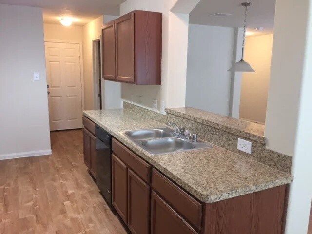 Foto del edificio - 705 South Ella Creek Drive