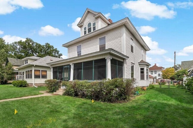 Foto del edificio - 3435 Grand Ave S