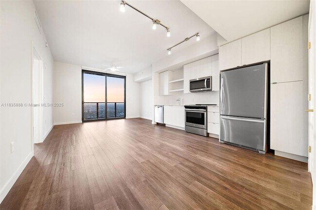 Foto del edificio - 555 NE 8th St
