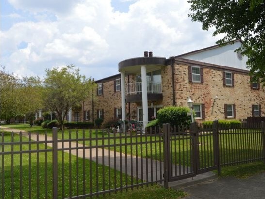Primary Photo - 1090 S Nelson Ave