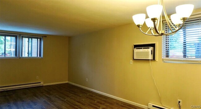 Foto del edificio - 555 Village Blvd N