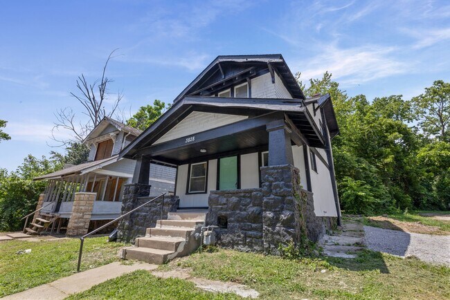 Building Photo - 3828 Chestnut Ave