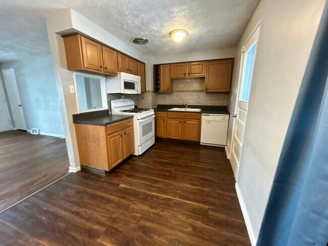 Foto del edificio - 215 Erhardt Dr