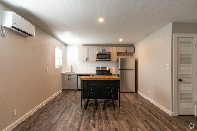 Interior Photo - 5201 Crawford St
