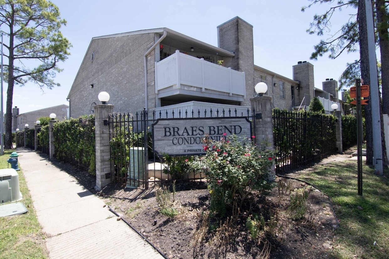 Foto principal - 10835 Braes Bend Dr