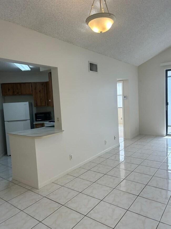 Building Photo - 216 Lake Pointe Dr