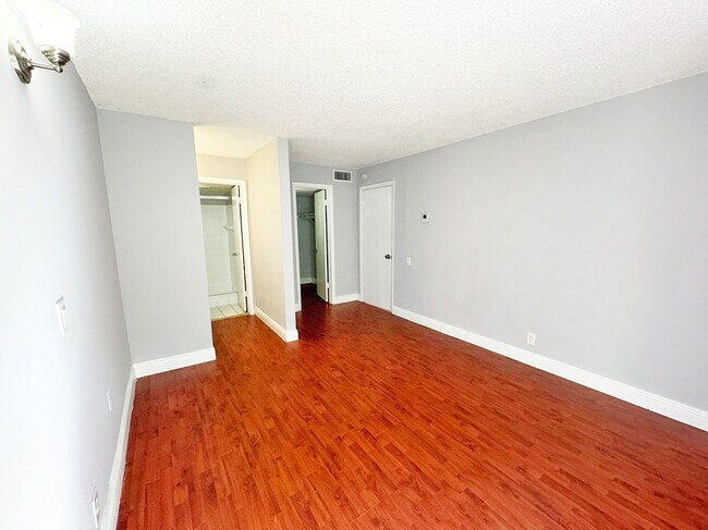 Foto del edificio - 4457 Treehouse Ln