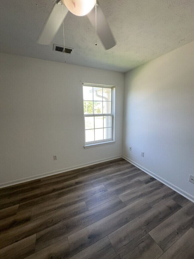 Foto del edificio - "2-Bed, 2-Bath Gem with Spacious 904 Sq Ft...