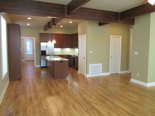 Building Photo - 115 E Main St