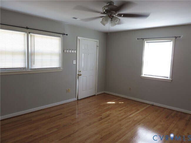 Foto del edificio - 4912 Leonard Ave