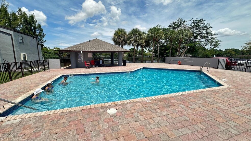 Foto principal - 7421 SW 152nd Ave