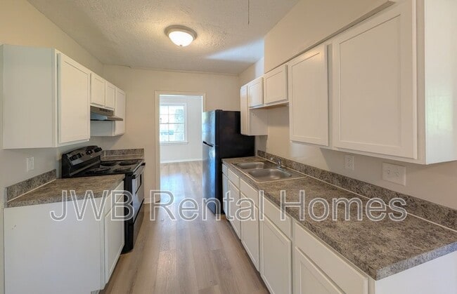 Building Photo - 3051 Columbus Ave