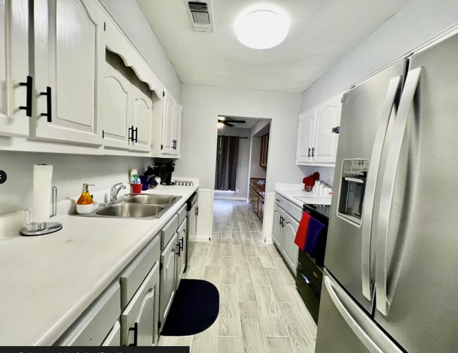Building Photo - 506 Balboa Dr