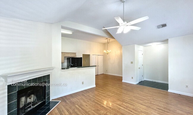 Foto del edificio - 9299 Grove Manor Dr
